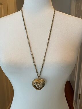 Vintage-Inspired Gold Heart Locket Necklace with Pearl Center - Women Jewelry